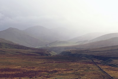 雾天山地景观摄影